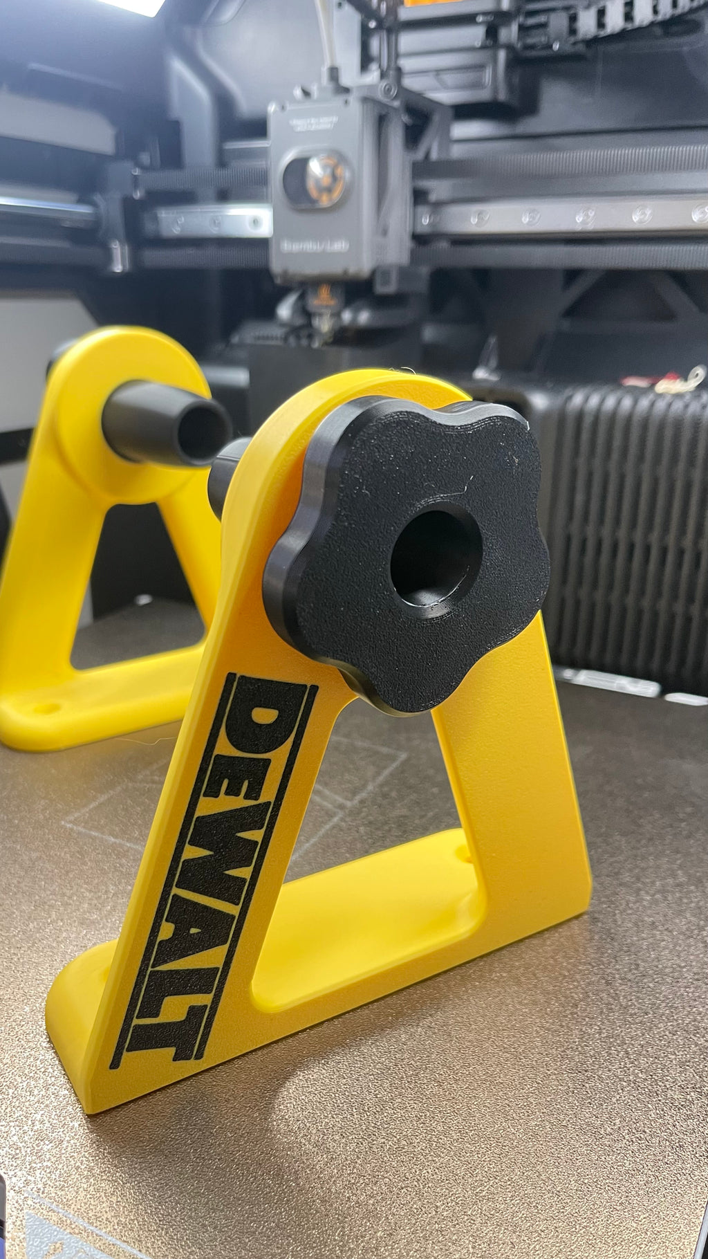 Support mural essuie tout, Logo DEWALT, Towel Holder - Création unique