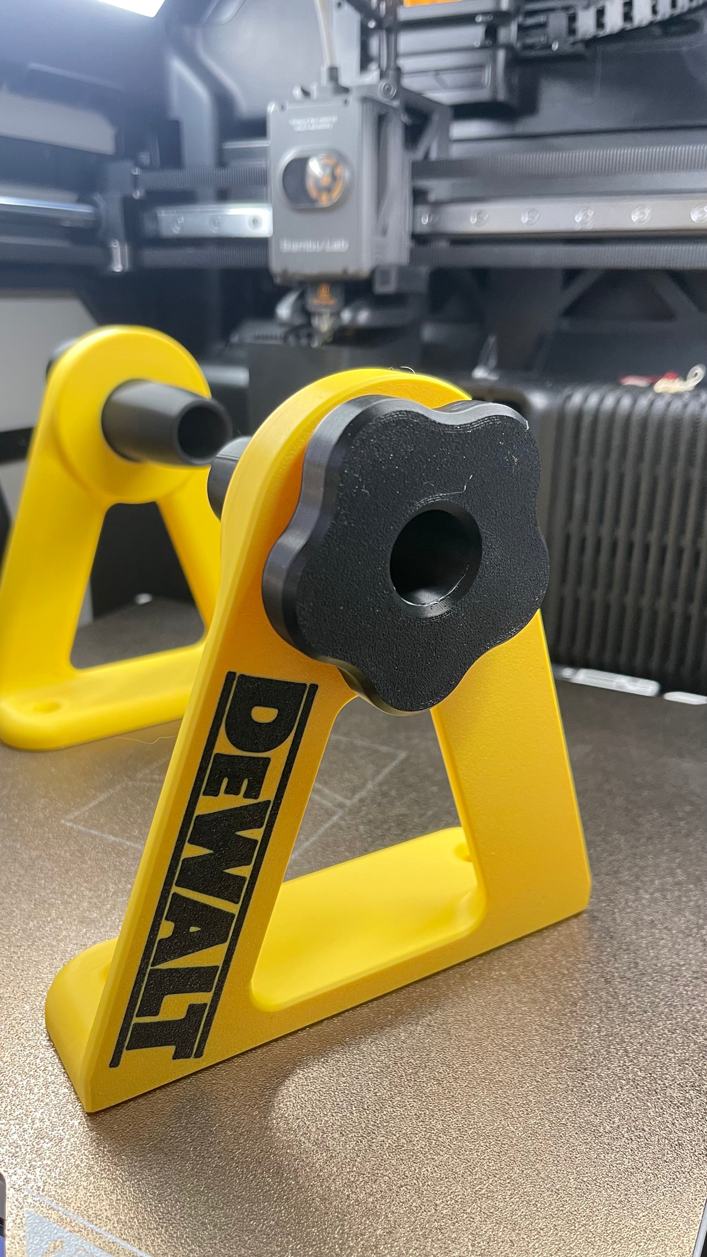 Support mural essuie tout, Logo DEWALT, Towel Holder - Création unique